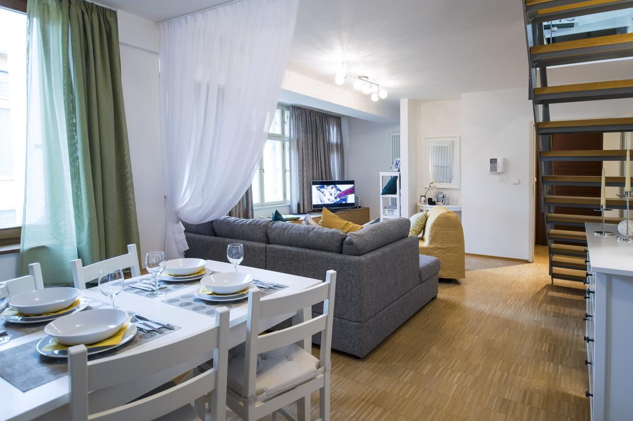 Modern Charvatova Apartament